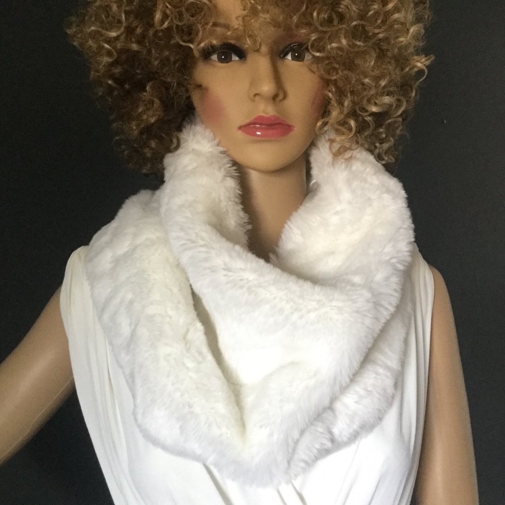 CLEARANCE! | soft Elegant White Winter Scarf Faux Fur